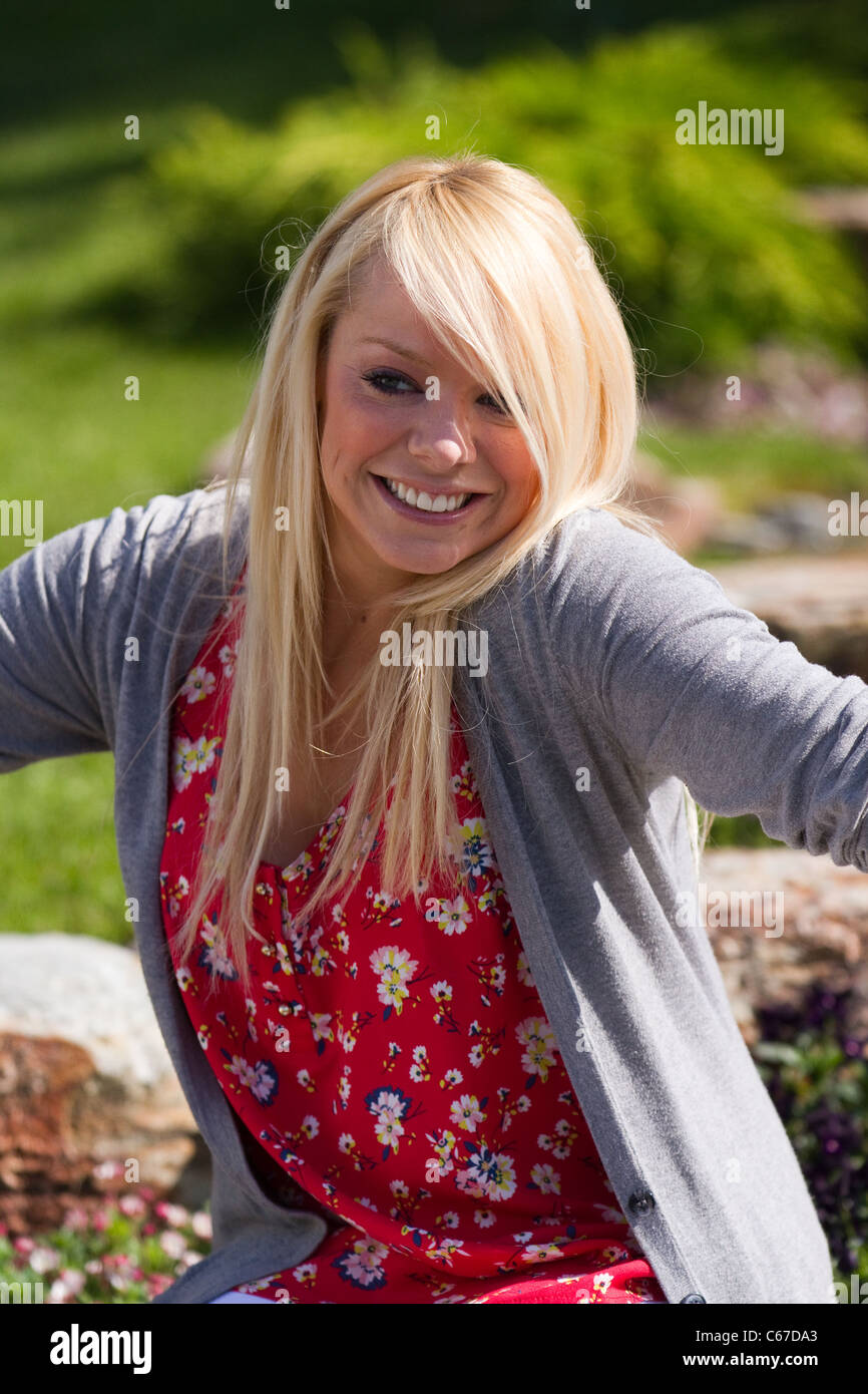 Elizabeth Margaret 'Liz McClarnon' ballerino e presentatore televisivo al ventottesimo Southport Flower Show Showground Victoria Park, Southport, 2011 Merseyside, Regno Unito Foto Stock