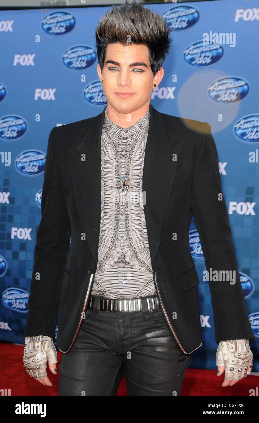 Adam Lambert presso gli arrivi per American Idol Gran Finale 2011, Nokia Theater L.A. LIVE, Los Angeles, CA Maggio 25, 2011. Foto di: Dee Cercone/Everett Collection Foto Stock