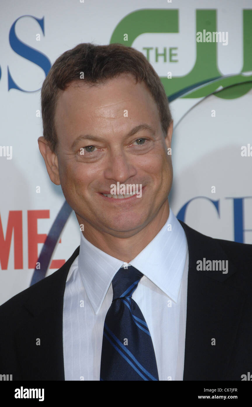 Gary Sinise presso gli arrivi per CBS, CW e TCA Showtime Summer Press Tour Party, il Beverly Hilton Hotel di Beverly Hills, CA Luglio 28, 2010. Foto Da: Michael Germana/Everett Collection Foto Stock