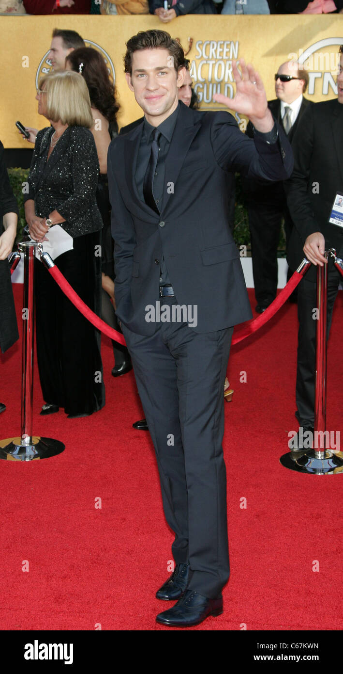 John Krasinski presso gli arrivi per il XVII annuale di Screen Actors Guild SAG Awards - arrivi, Shrine Auditorium, Los Angeles, CA il 30 gennaio 2011. Foto di: James Atoa/Everett Collection Foto Stock