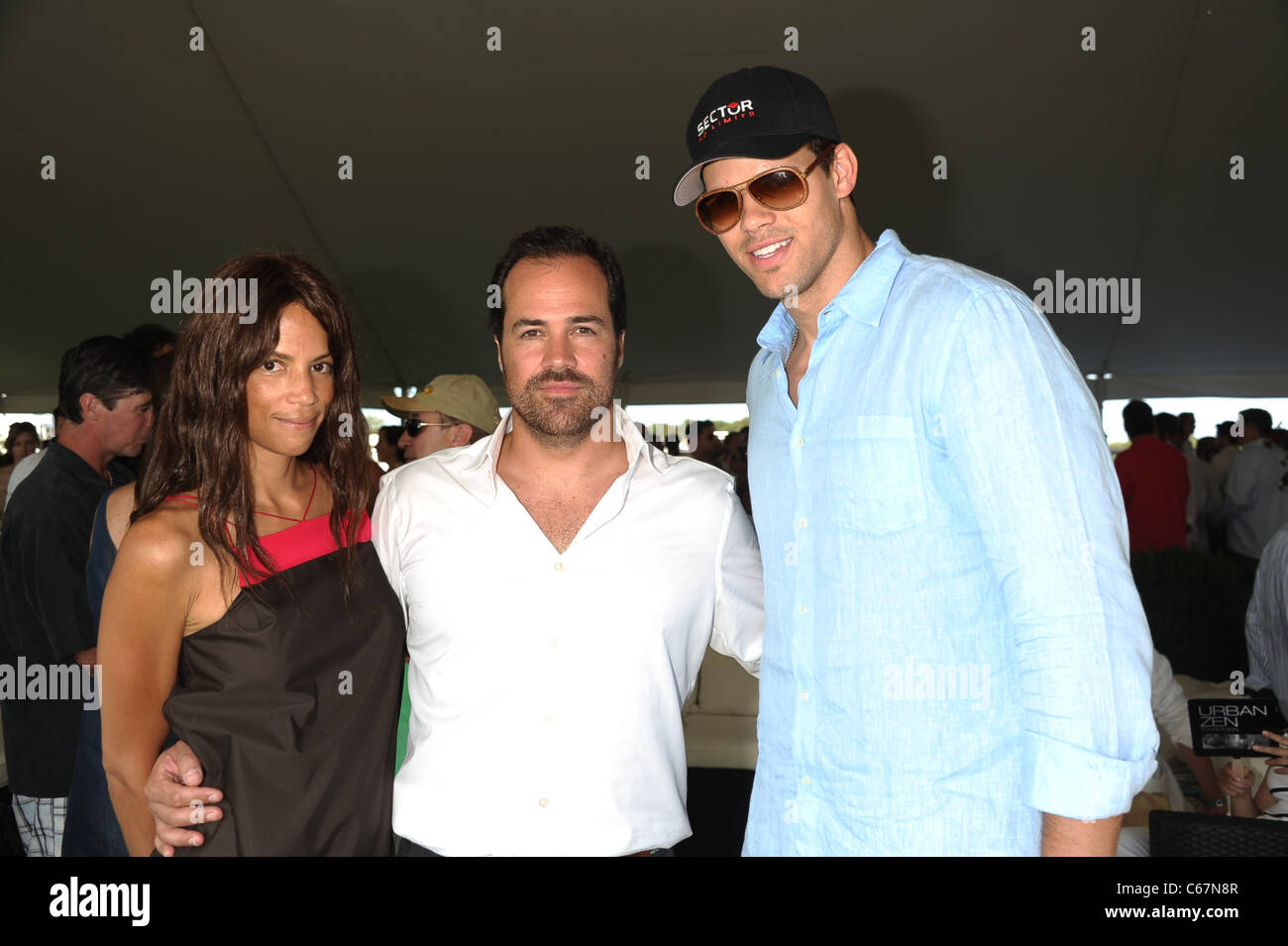Veronica Webb, Chris Del Gatto, Kris Humphries di presenze per il 2011 Bridgehampton Polo Sfida, due alberi in Fattoria, Bridgehampton, NY Luglio 30, 2011. Foto di: Rob ricco/Everett Collection Foto Stock