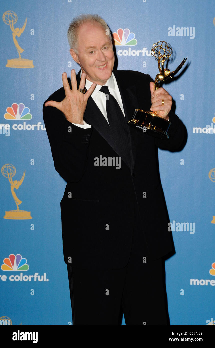 John Lithgow in sala stampa per la Academy of Television Arts & Sciences sessantaduesima Primetime Emmy Awards - PRESS ROOM, JW Marriott Media Center, Los Angeles, CA 29 agosto 2010. Foto di: Sara Cozolino/Everett Collection Foto Stock