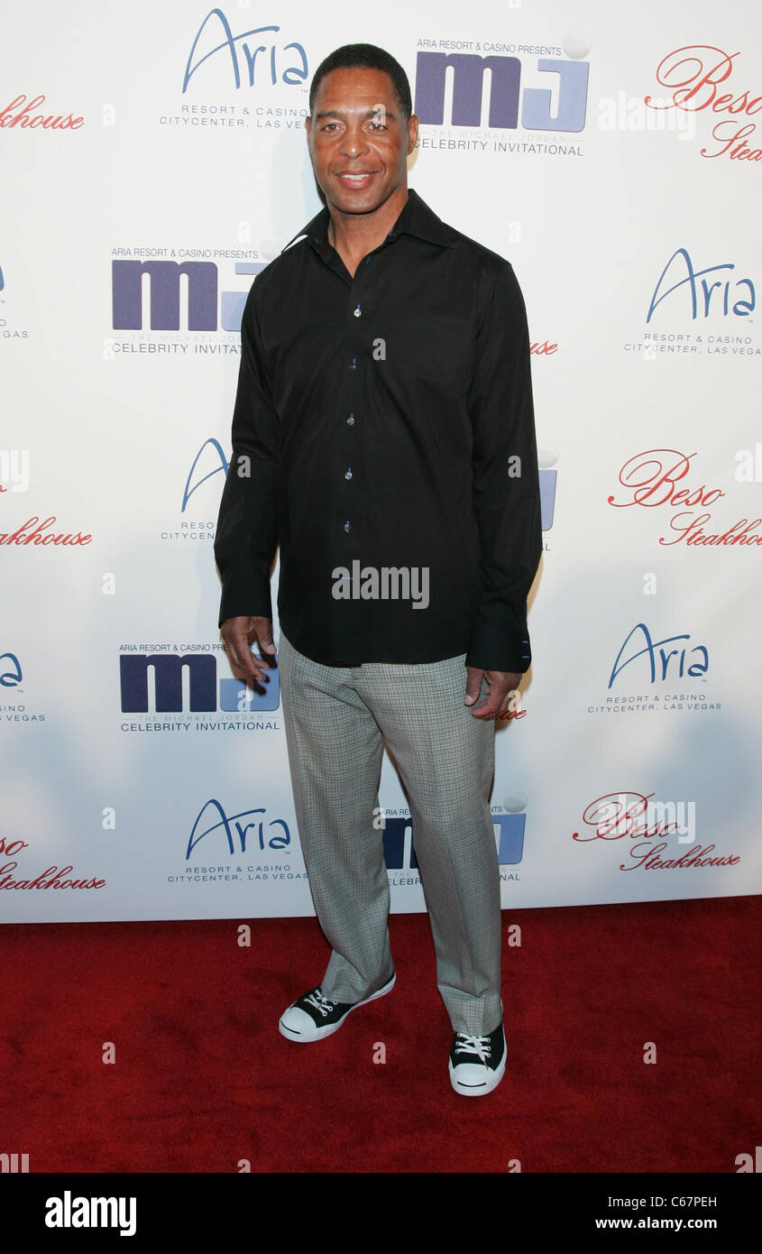 Marcus Allen presso gli arrivi per la decima edizione Michael Jordan Celebrity Invitational Cena, Beso Steakhouse, cristalli a CityCenter, Foto Stock