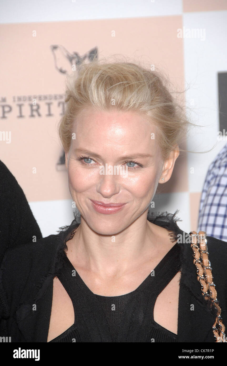 Naomi Watts presso gli arrivi per 2011 Film Independent Spirit Awards - Gli arrivi parte 1, sulla spiaggia, Santa Monica, CA, 26 febbraio 2011. Foto Da: Michael Germana/Everett Collection Foto Stock