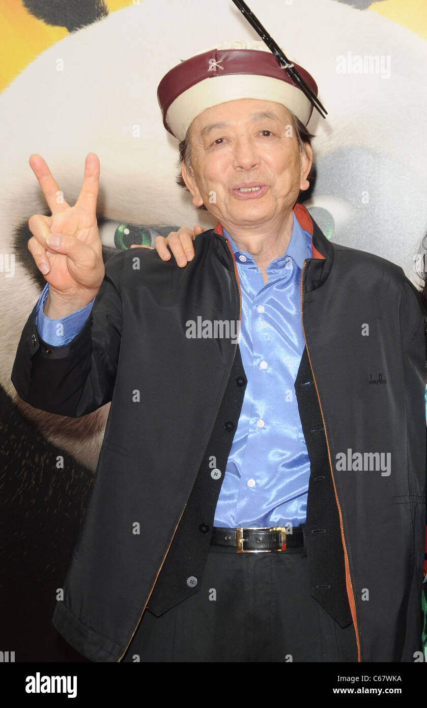 James Hong presso gli arrivi di Kung Fu Panda 2 Premiere, Grauman's Chinese Theatre di Los Angeles, CA Maggio 22, 2011. Foto di: Dee Cercone/Everett Collection Foto Stock