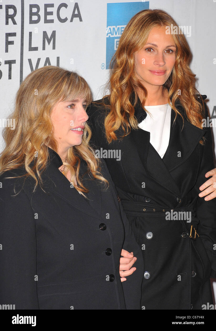 Lisa Gillan Roberts, Julia Roberts presso gli arrivi per GESÙ CRISTO HENRY Premiere mondiale al 2011 Tribeca Film Festival, BMCC Tribeca Performing Arts Center di New York, NY Aprile 23, 2011. Foto di: Gregorio T. Binuya/Everett Collection Foto Stock