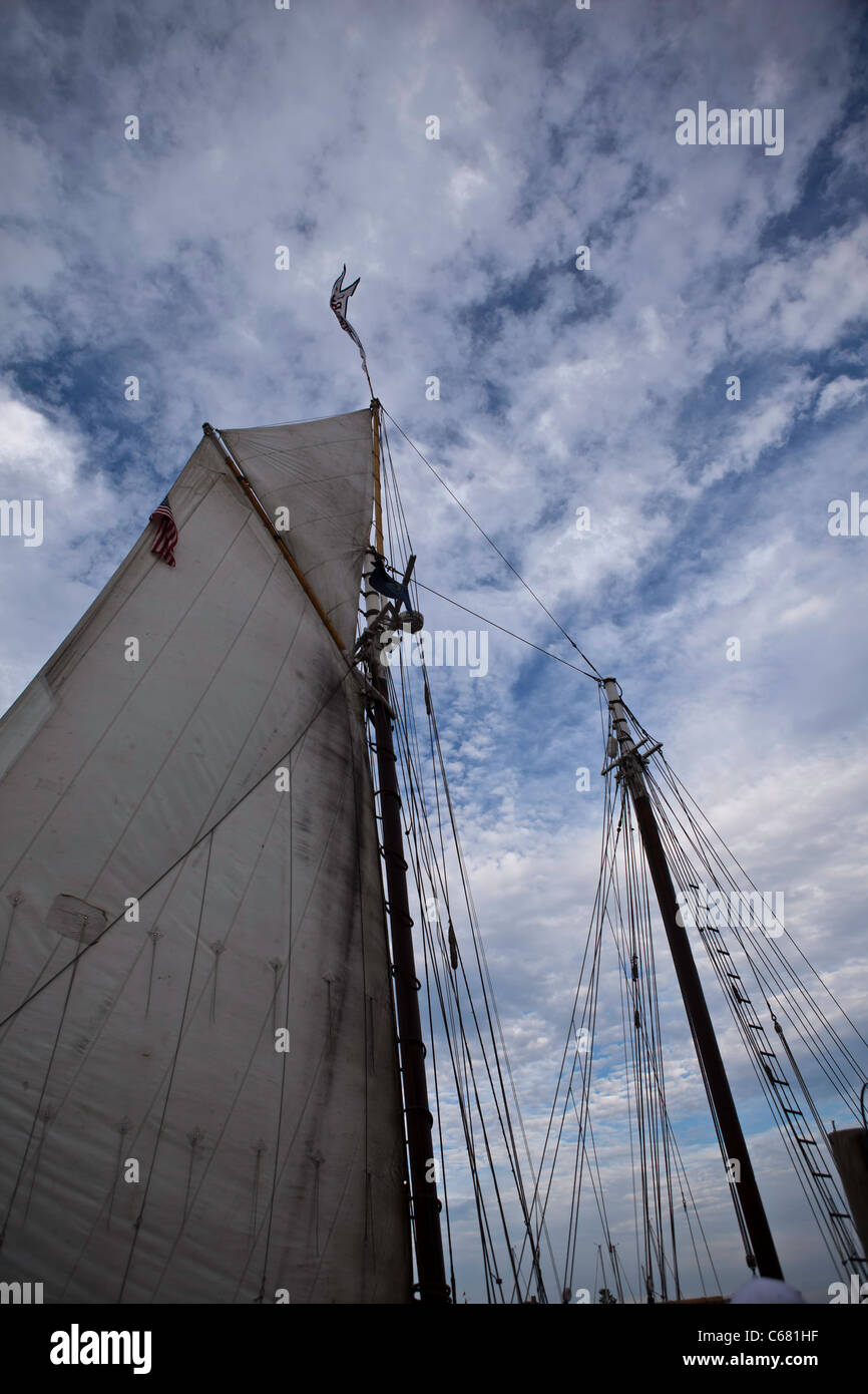 Vele superiore di una grande barca a vela. Foto Stock