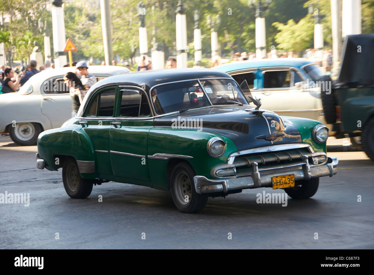 Un grande vecchio verde americano degli anni cinquanta, auto in Havana Cuba Foto Stock