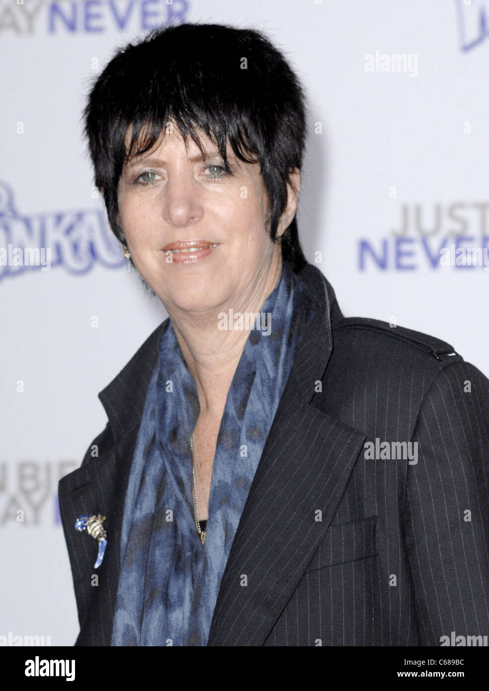 Diane Warren presso gli arrivi per JUSTIN BIEBER: Mai dire mai Premiere, Nokia Theater, Los Angeles, CA 8 febbraio 2011. Foto di: Elizabeth Goodenough/Everett Collection Foto Stock