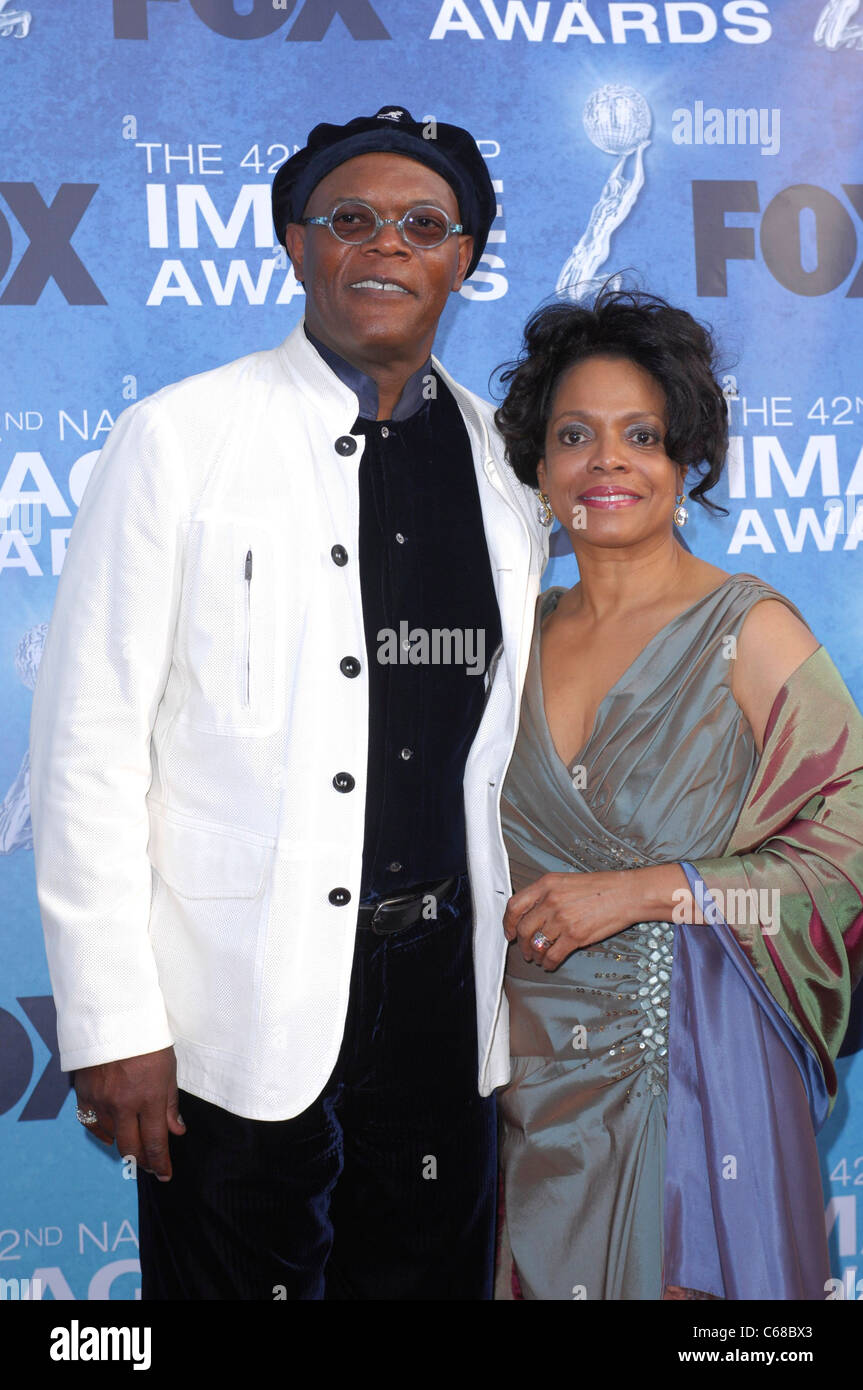 Samuel L. Jackson, LaTanya Richardson presso gli arrivi per il quarantaduesimo NAACP Image Awards, Shrine Auditorium, Los Angeles, CA il 4 marzo 2011. Foto di: Elizabeth Goodenough/Everett Collection Foto Stock