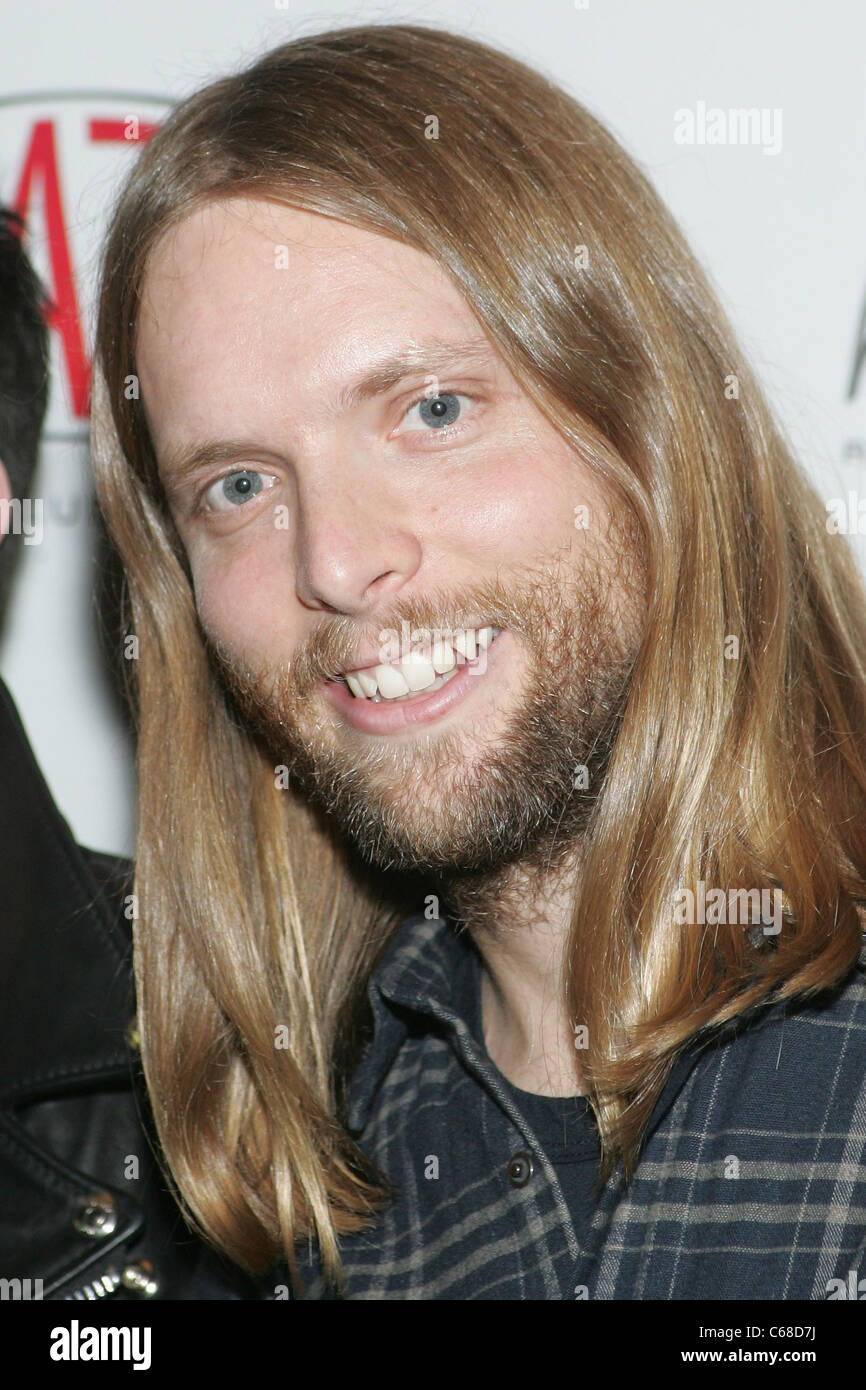 James Valentine, di MAROON 5 in corrispondenza di una apparizione pubblica per Adam Levine e James Valentino di MAROON 5 in corrispondenza di HAZE, Haze Nightclub al ARIA Resort & Casino, Las Vegas, NV Gennaio 8, 2011. Foto di: James Atoa/Everett Collection Foto Stock