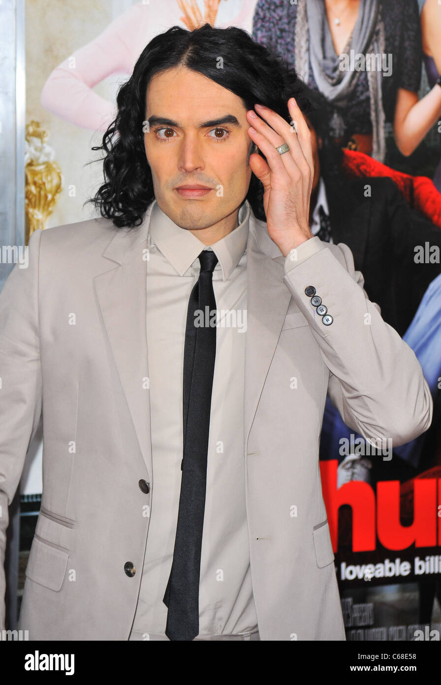 Russell Brand presso gli arrivi per ARTHUR Premiere, il Teatro Ziegfeld, New York, NY, 5 aprile 2011. Foto di: Gregorio T. Binuya/Everett Collection Foto Stock