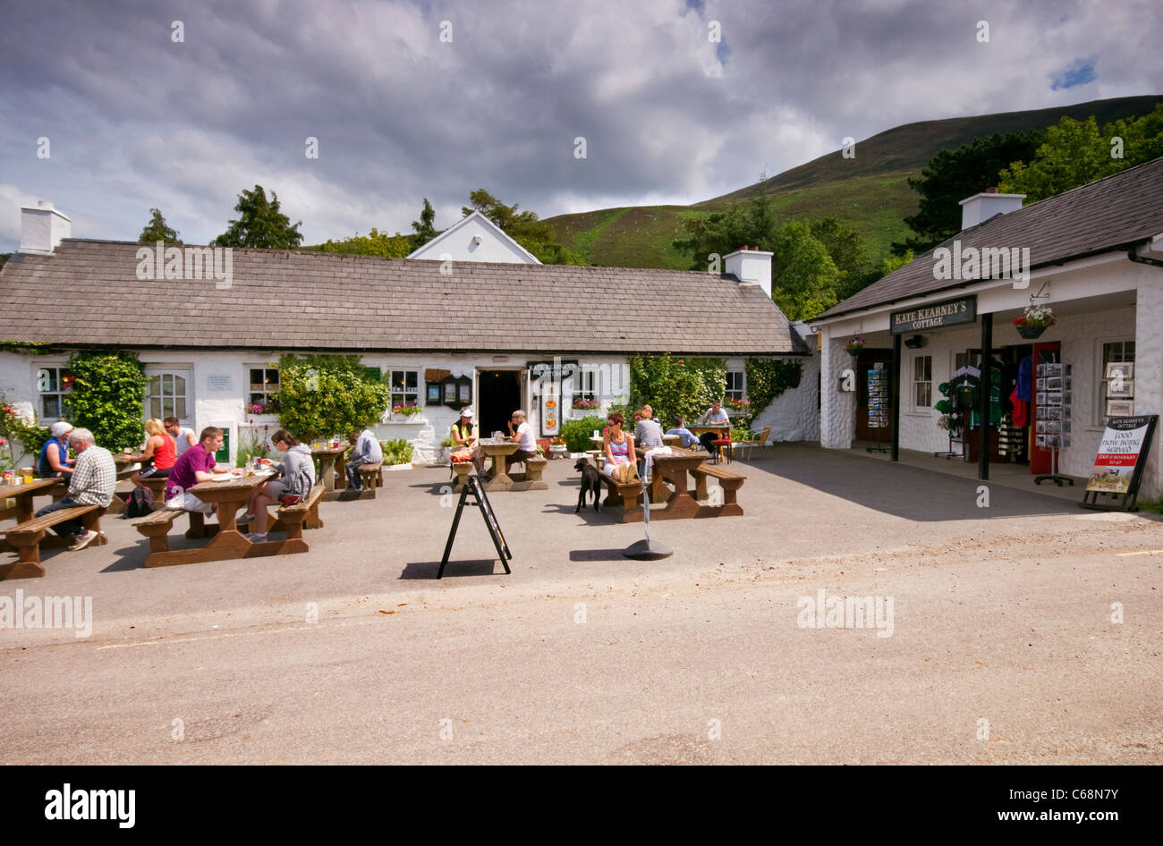 Kate Kearney's Cottage vicino al gap di Dunloe nella Contea di Kerry, Irlanda Foto Stock