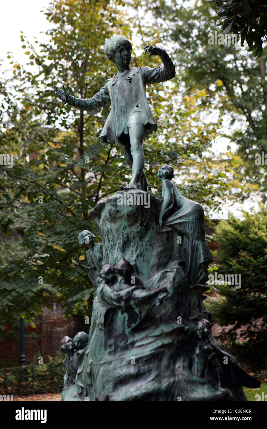 Peter Pan statua nel parco Egmont, Bruxelles Foto Stock