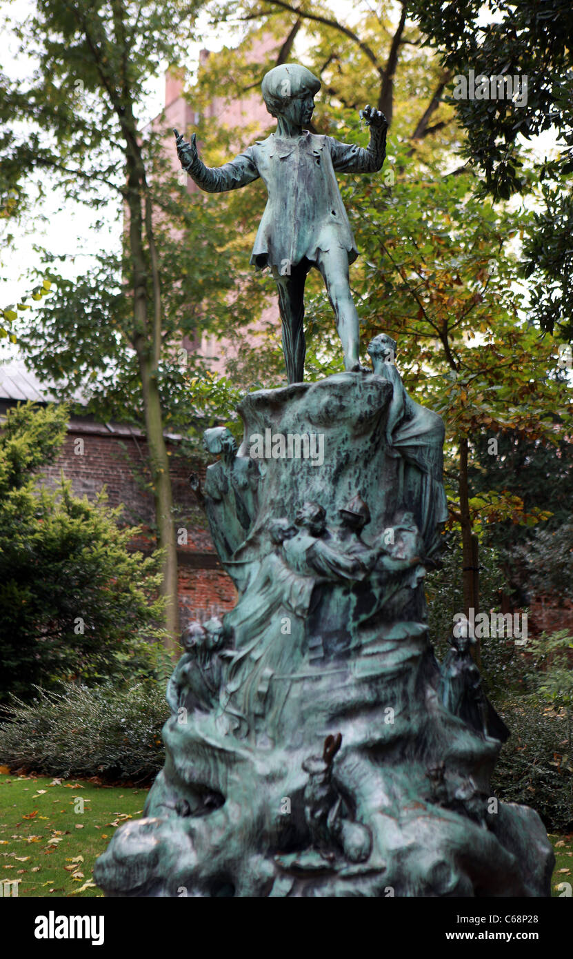 Peter Pan statua nel parco Egmont, Bruxelles Foto Stock