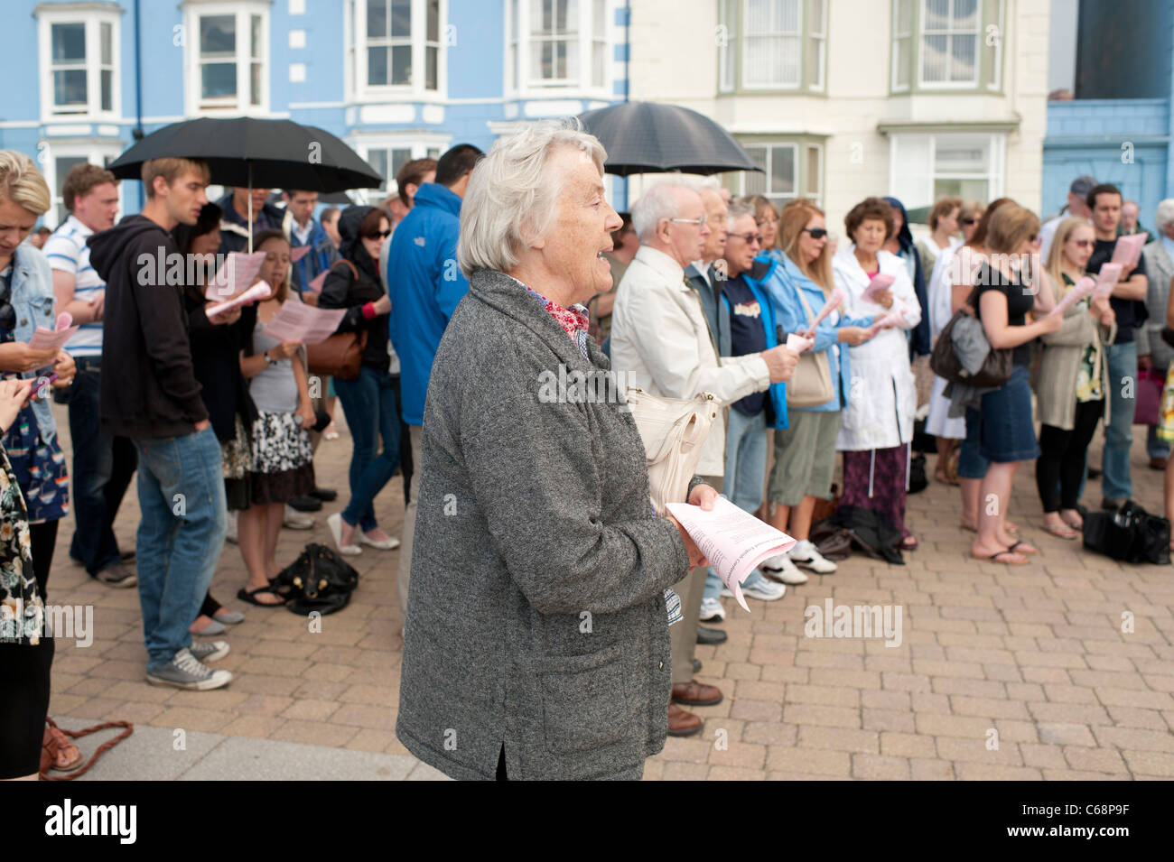 Cristiana Evangelica all'aperto Servizio di culto sul lungomare a Aberystwyth Wales UK Foto Stock