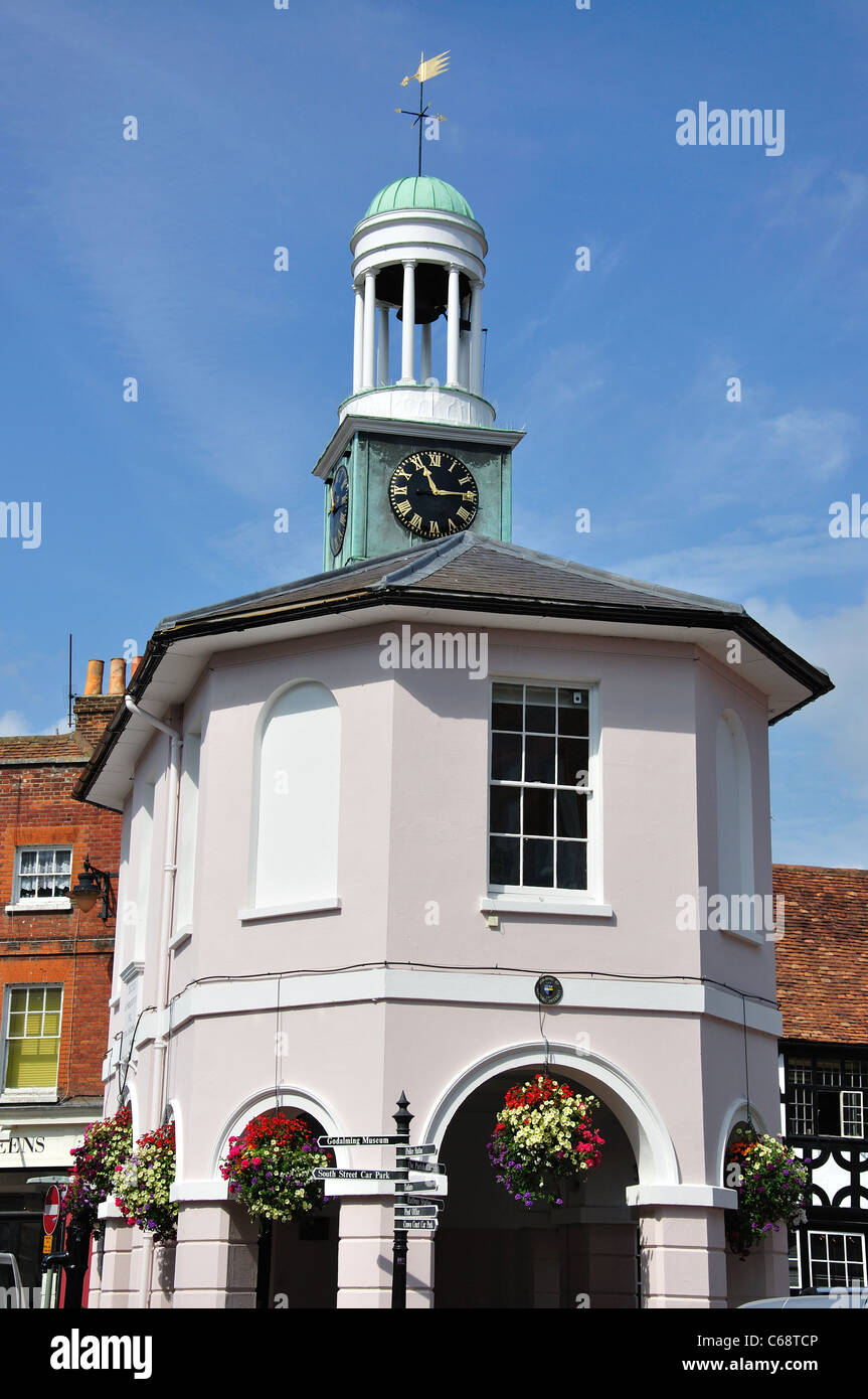 Il 'Pepperpot' Clock Tower, High Street, Godalming, Surrey, England, Regno Unito Foto Stock