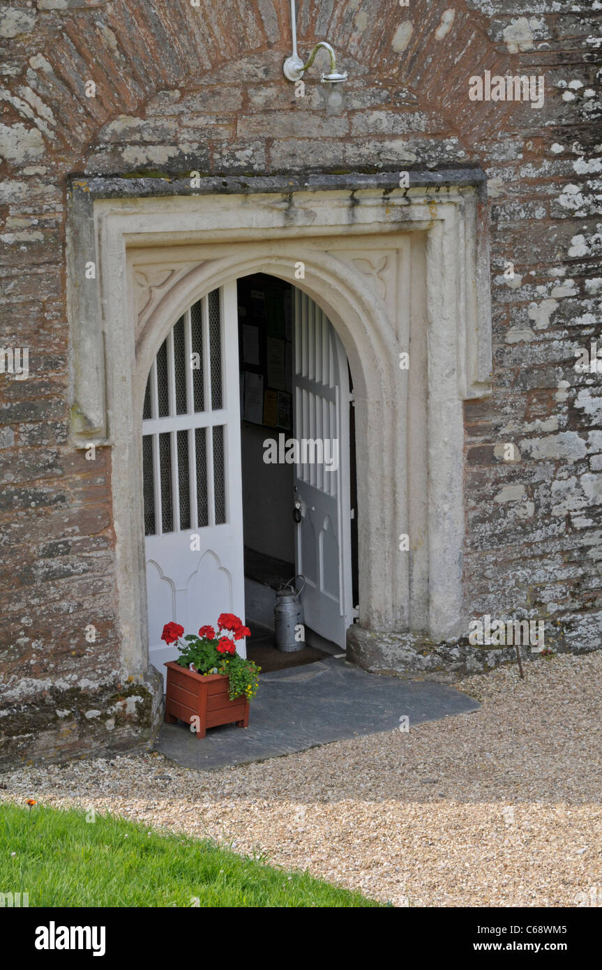 Ingresso alla chiesa, Slapton, Devon, Inghilterra Foto Stock