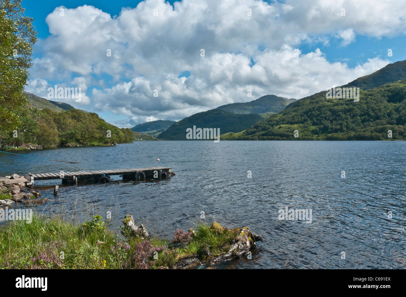 Loch Eilt tra Glenfinnan e Lochailort Highland Scozia Scotland Foto Stock