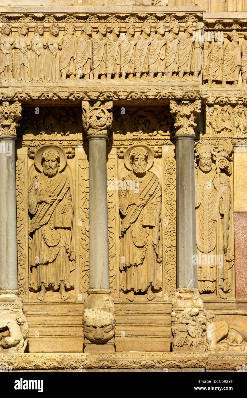 Saint Trophime cattedrale a Place de la Republique. Ad Arles. Bouches du Rhone. Provenza. Francia Foto Stock