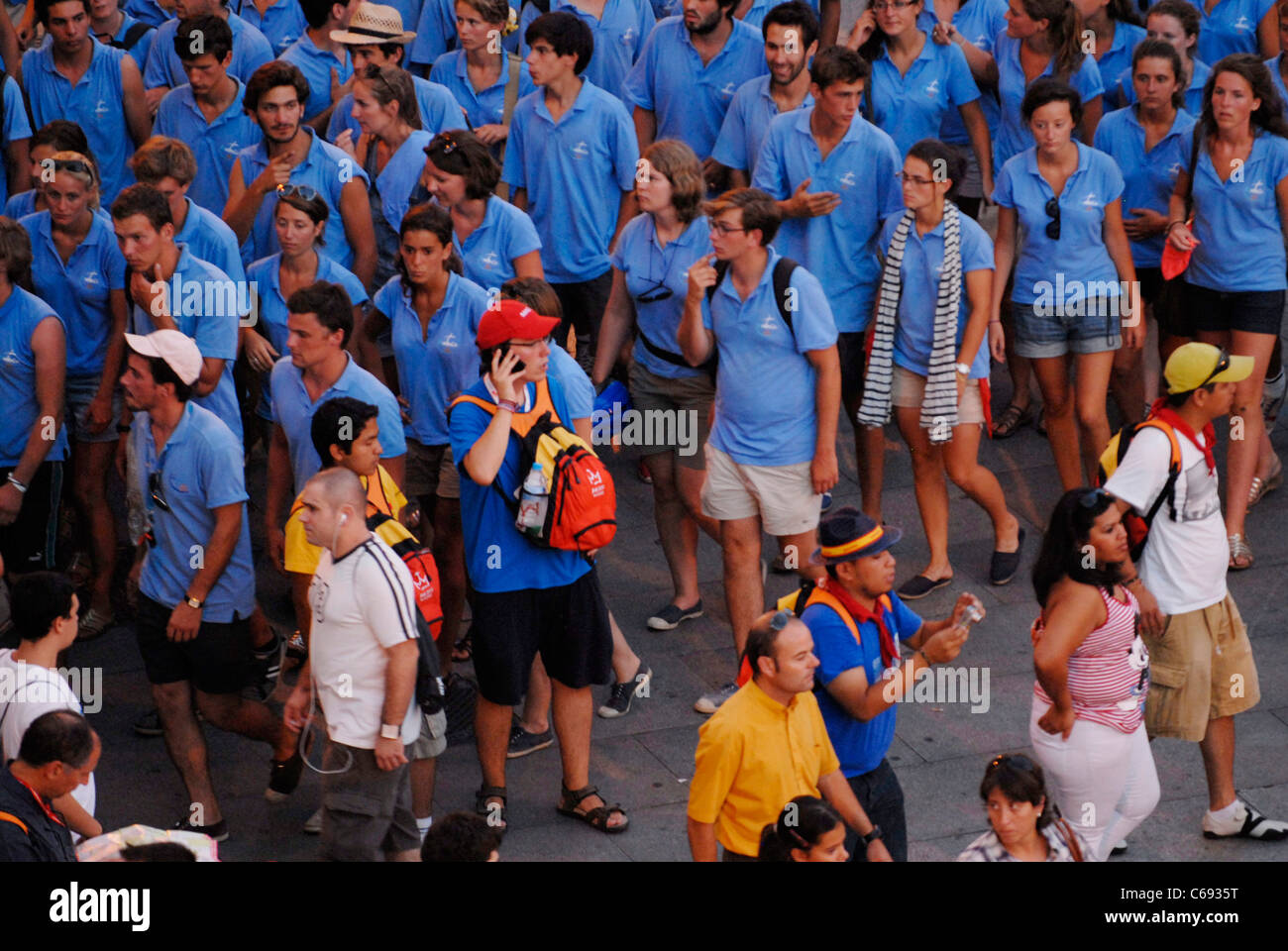 JMJ pellegrini a Puerta del Sol di Madrid, Spagna Foto Stock