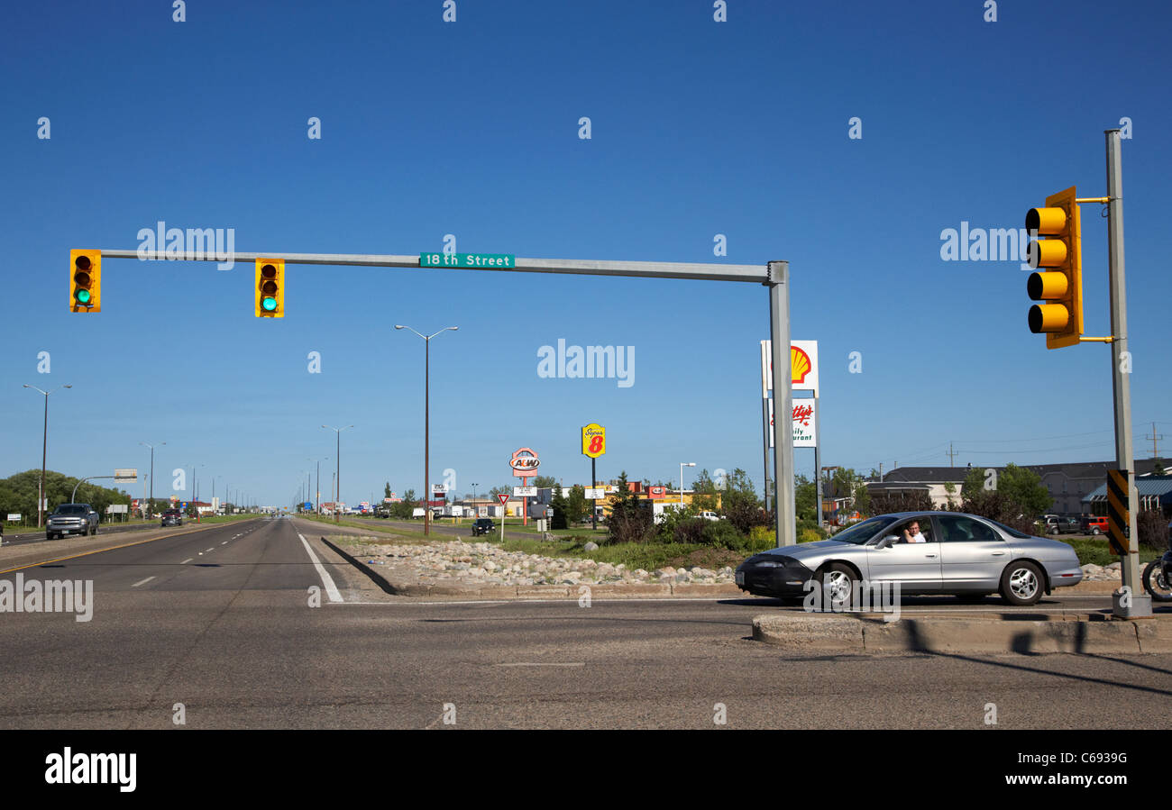 Luce verde alla giunzione di luce su una strada a doppia carreggiata trans-Canada highway Brandon Manitoba Canada Foto Stock