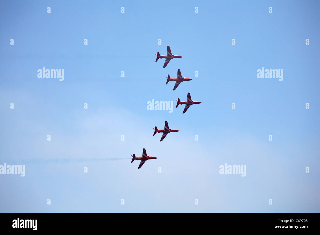 Il famoso frecce rosse battenti a Bournemouth Air Festival, DORSET REGNO UNITO sabato 20 agosto 2011 prima dell'incidente fatale uccidendo Flt Lt Jon Egging Foto Stock