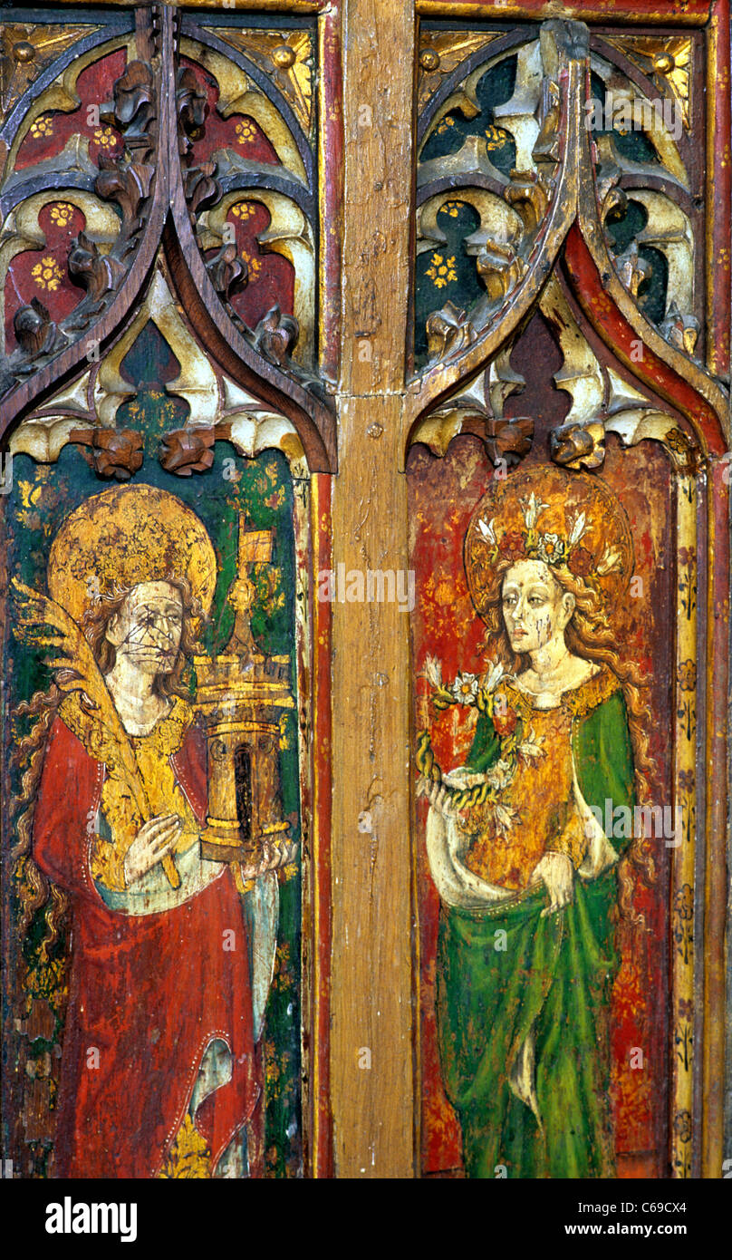 North Elmham rood screen, Santa Barbara, Santa Cecilia di Norfolk, Inghilterra medievale inglese schermi dipinti di pittura santi femmina Foto Stock