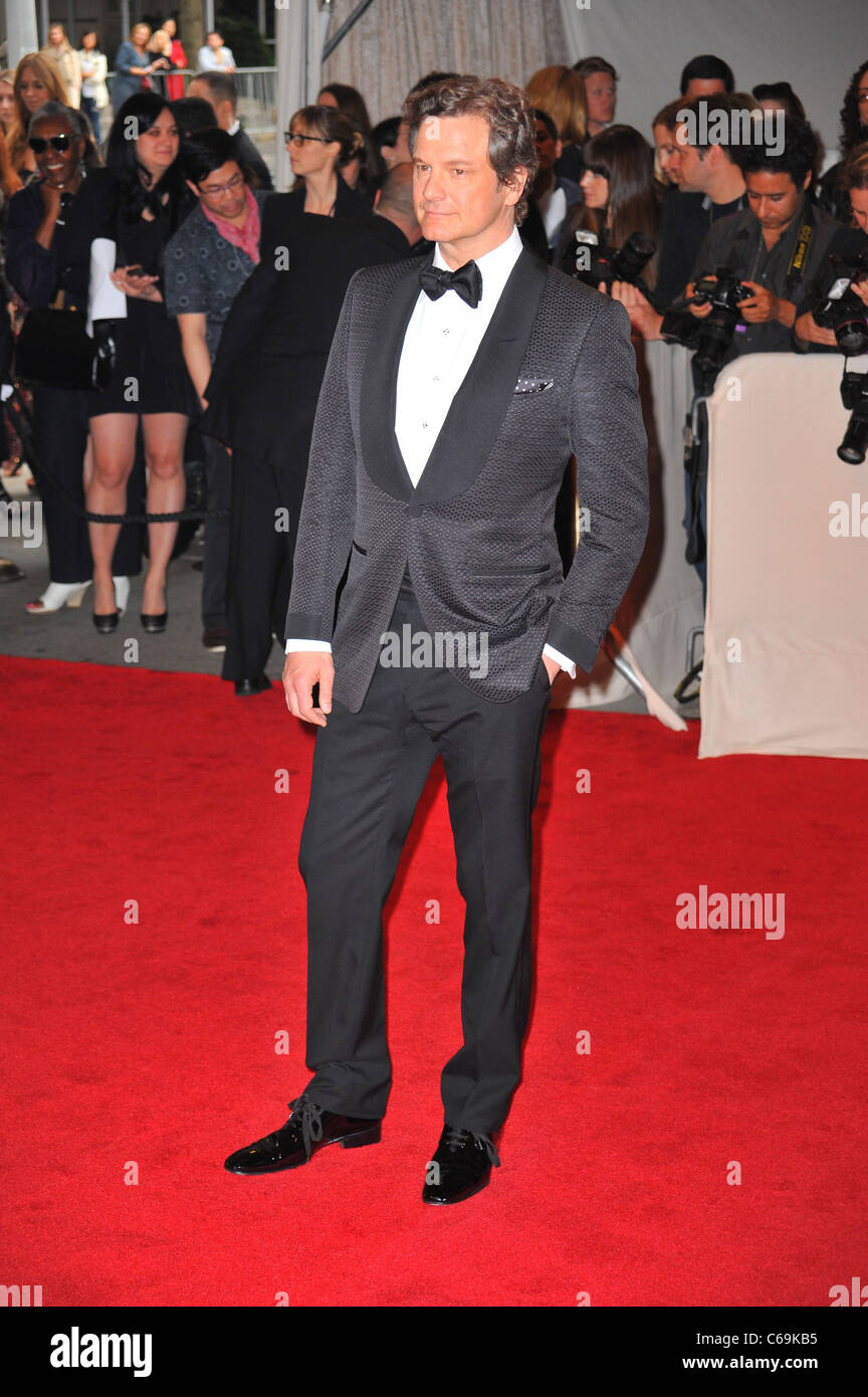 Colin Firth presso gli arrivi per Alexander McQueen: bellezza selvaggia apertura notturna Gala - Parte 1, Metropolitan Museum of Art Costume Institute, New York, NY Maggio 2, 2011. Foto di: Gregorio T. Binuya/Everett Collection Foto Stock