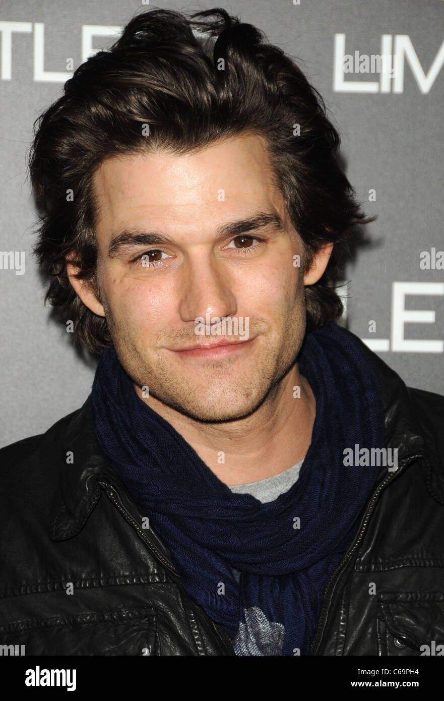 Johnny Whitworth presso gli arrivi per un numero illimitato di Premiere, Arclight Hollywood, Los Angeles, CA 3 marzo 2011. Foto di: Dee Cercone/Everett Collection Foto Stock