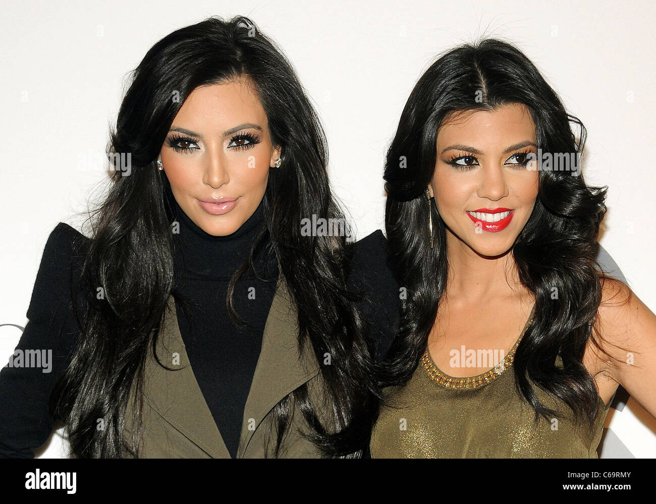 Kim Kardashian, Kourtney Kardashian di presenze per QVC 25 a Guarda Party - Mercedes-Benz Fashion Week, 229 West 43rd Street, Foto Stock