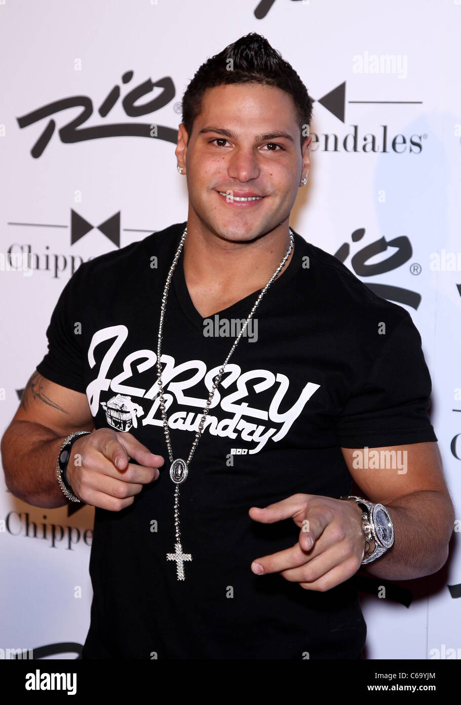 Ronnie Magro di presenze per Jersey Shore di Ronnie Magro ospita Chippendales, Teatro di Chippendales al Rio All-Suite Hotel e Casino, Las Vegas, NV Febbraio 12, 2011. Foto di: MORA/Everett Collection Foto Stock