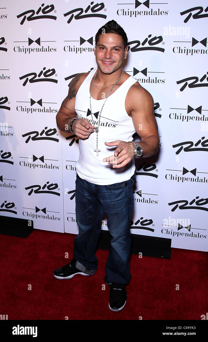 Ronnie Magro di presenze per Jersey Shore di Ronnie Magro ospita Chippendales, Teatro di Chippendales al Rio All-Suite Hotel e Casino, Las Vegas, NV Febbraio 12, 2011. Foto di: MORA/Everett Collection Foto Stock