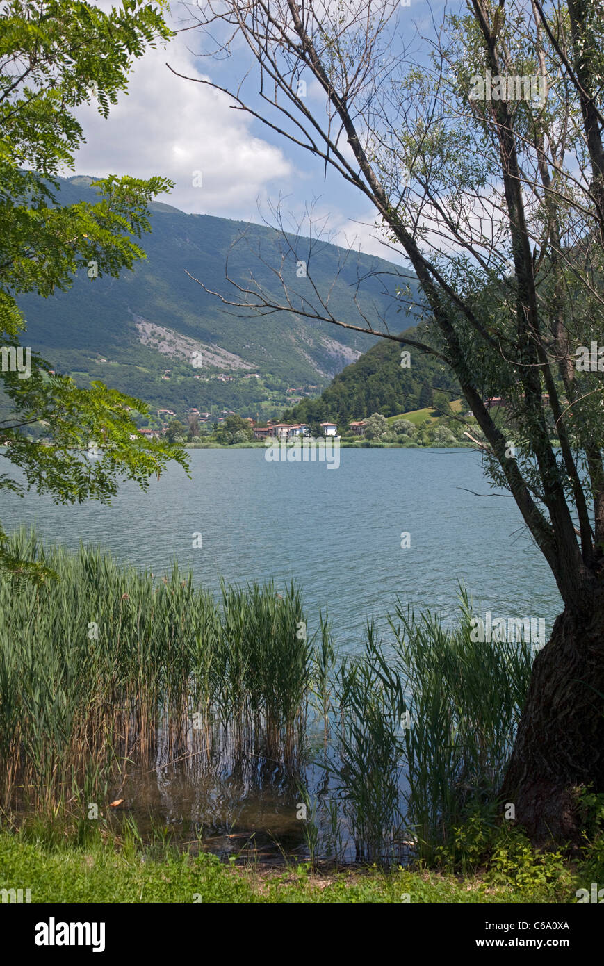 Il lago di Endine, Italia Foto Stock