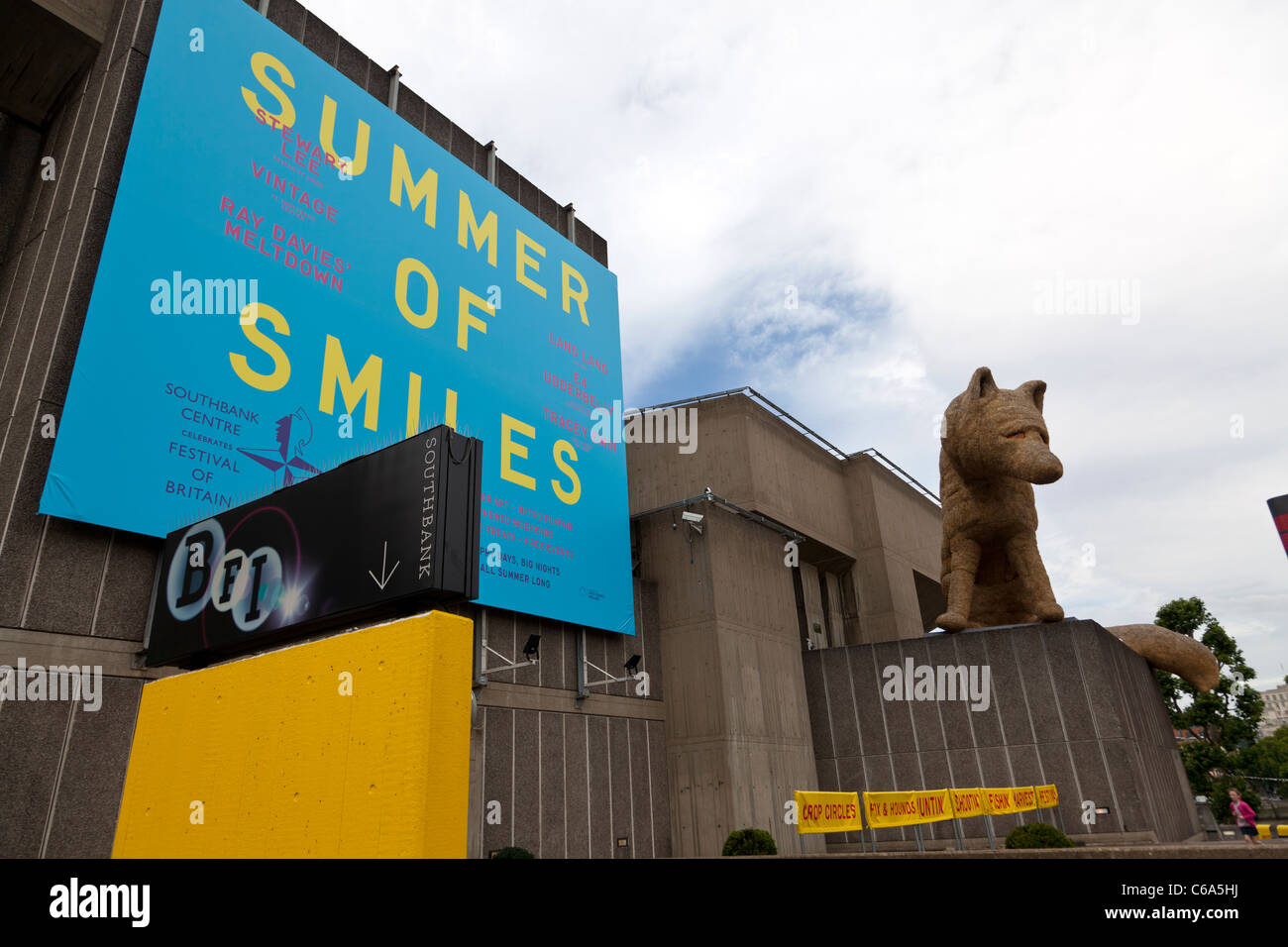 Urban Fox artwork di paglia, Queen Elizabeth Hall Waterloo Bridge terrazza, Southbank, Londra. Foto Stock