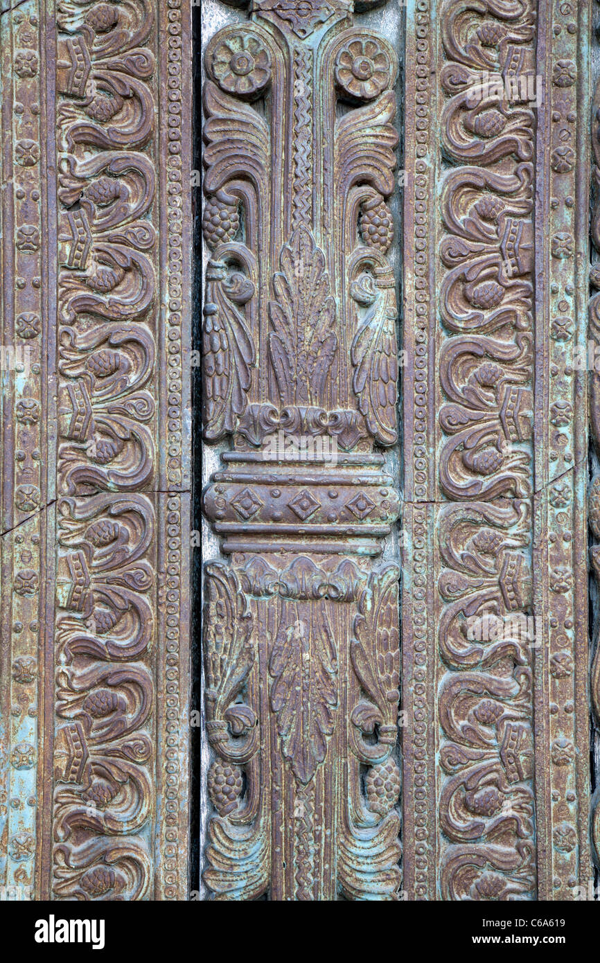 Parigi - dettaglio della porta di Saint Denis - la prima cattedrale gotica Foto Stock