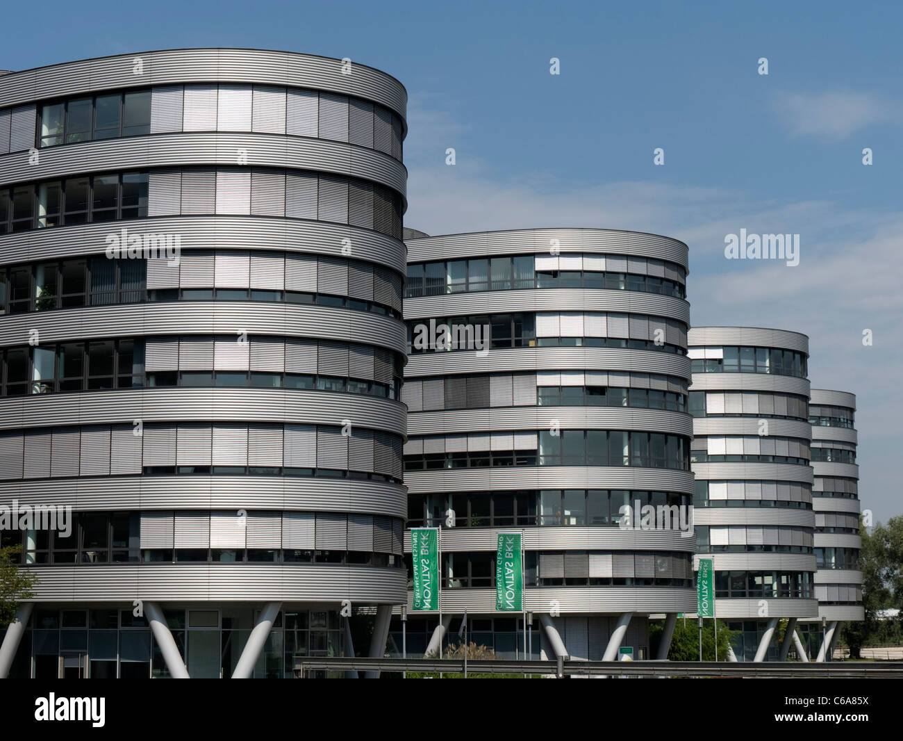 Uffici moderni edifici chiamati i cinque imbarcazioni al Innenhafen area di Duisburg in Renania settentrionale-Vestfalia Germania Foto Stock