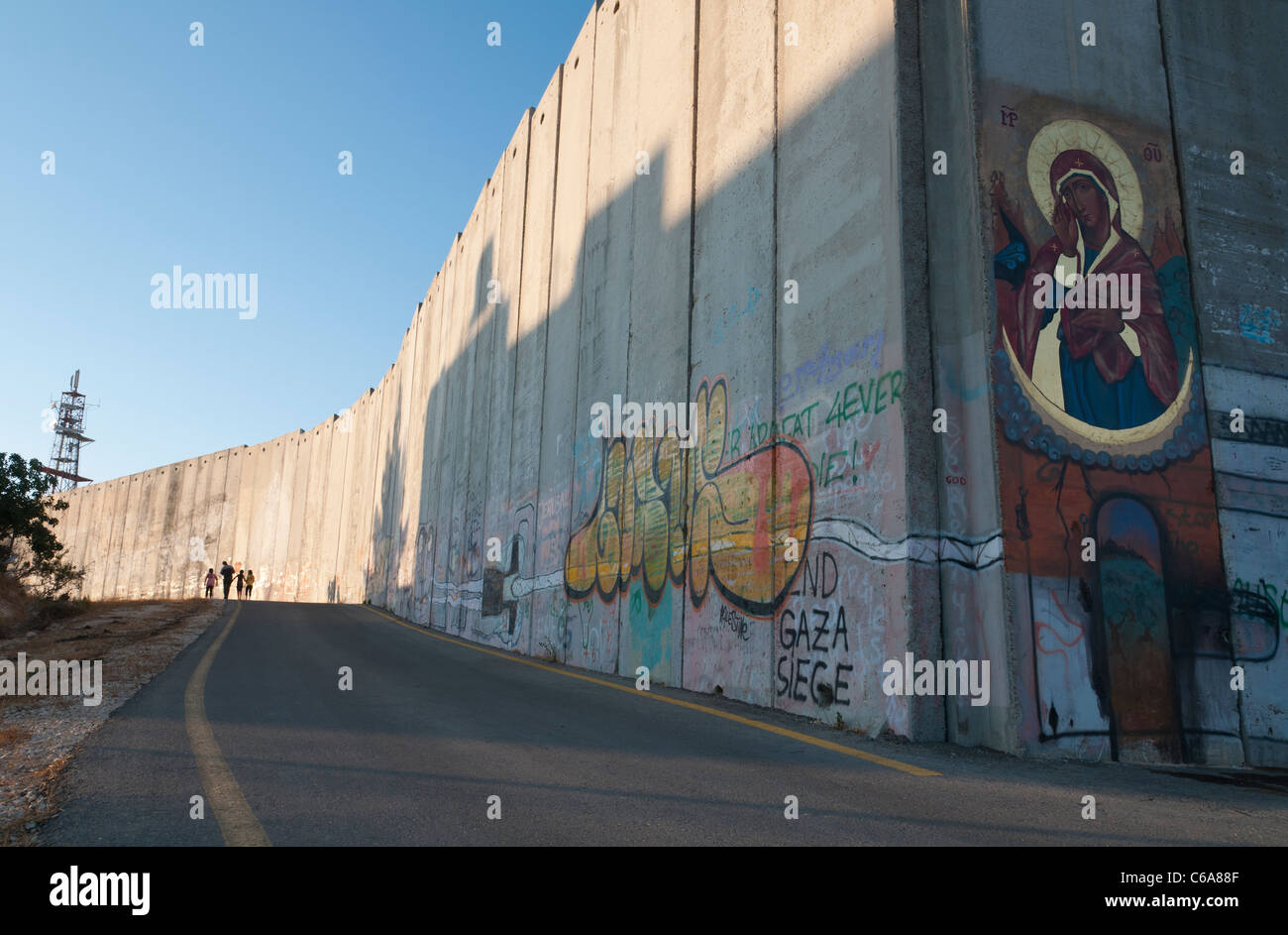 Christian icone dipinte su sicurezza israeliana recinto. Betlemme. Autorità Palestinese Foto Stock