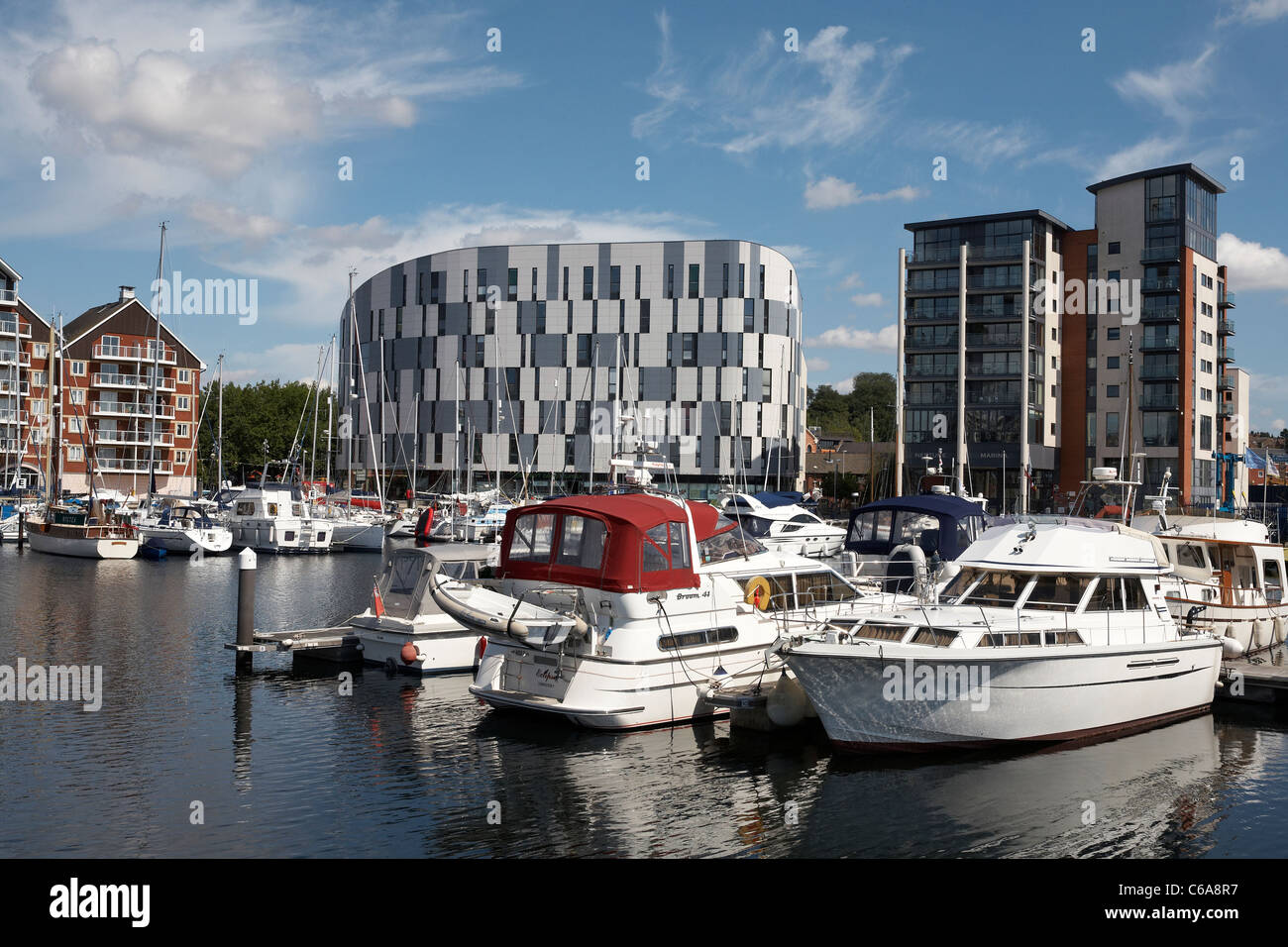 Gran Bretagna Inghilterra Ipswich Suffolk University di Suffolk (UCS) Waterside edificio e James Hehir edificio Nettuno Marina Foto Stock