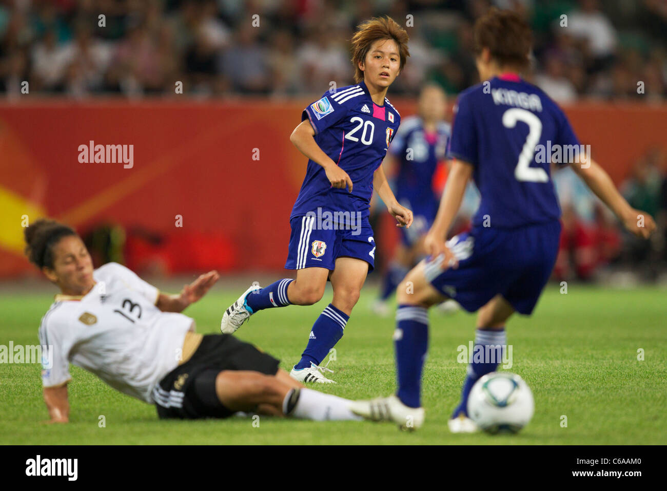 Il Mana Iwabuchi del Giappone (20) in azione durante una 2011 Coppa del Mondo Donne quarterfinal partita di calcio contro la Germania Luglio 9, 2011. Foto Stock
