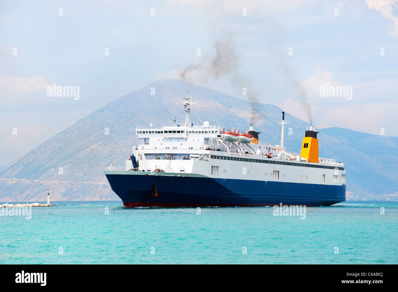 La Grecia in traghetto sul mare Foto Stock