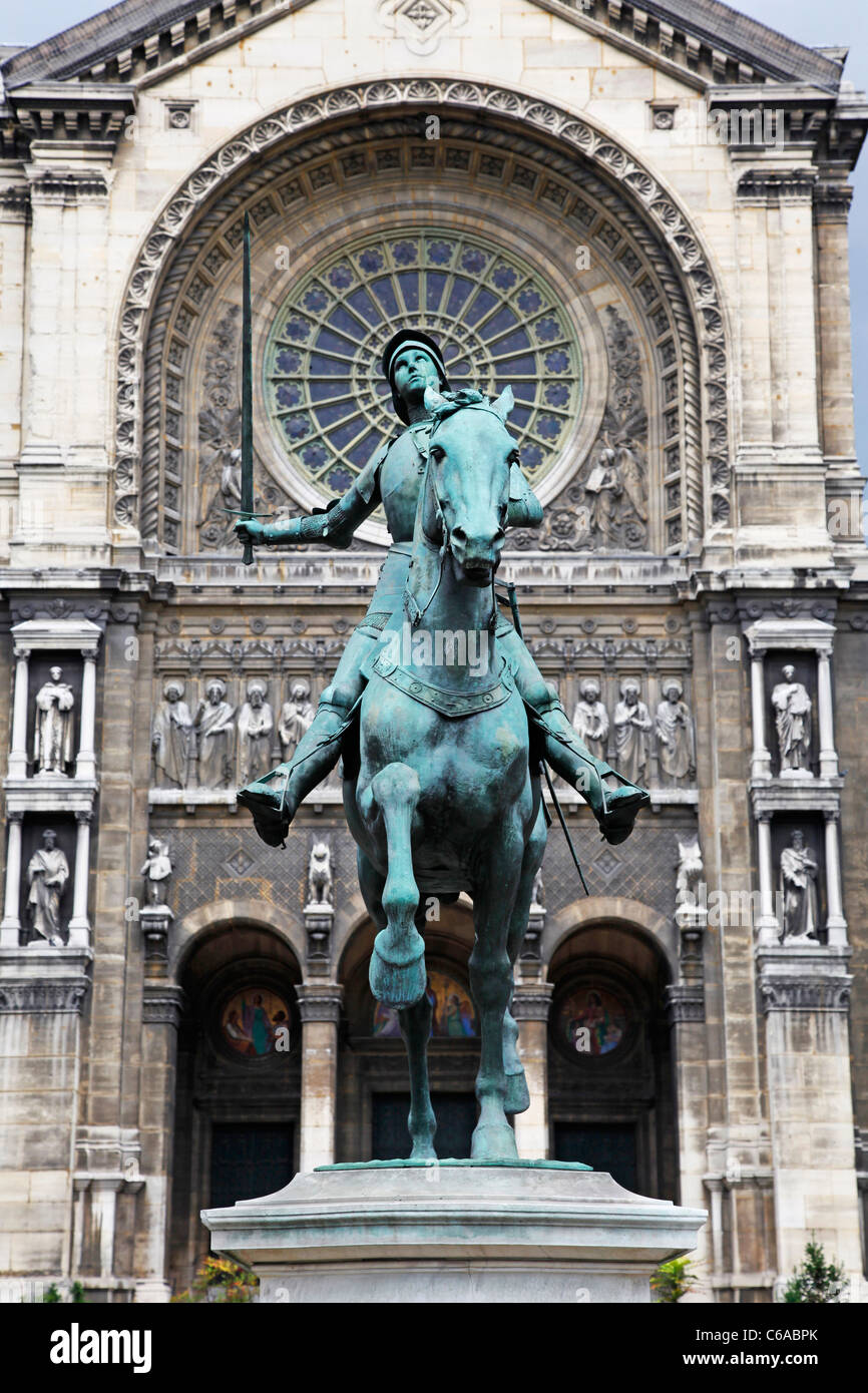 Statua di Giovanna d'arco all'Eglise Saint Augustin (Chiesa di Sant'Agostino) a Parigi, Francia Foto Stock