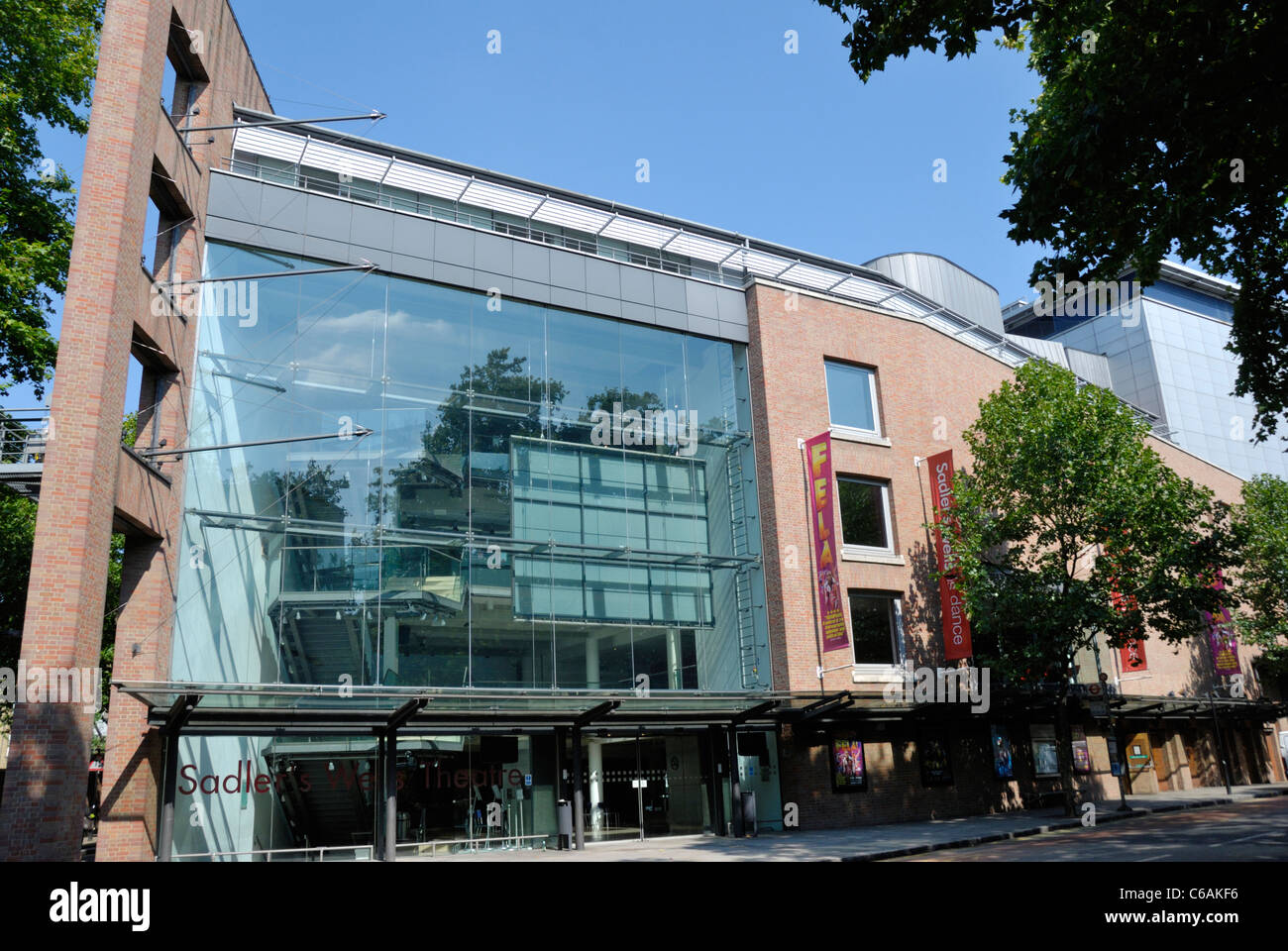 Sadler's Wells Theatre e Lilian Baylis Studio, Rosebery Avenue, Islington, Londra, Inghilterra Foto Stock
