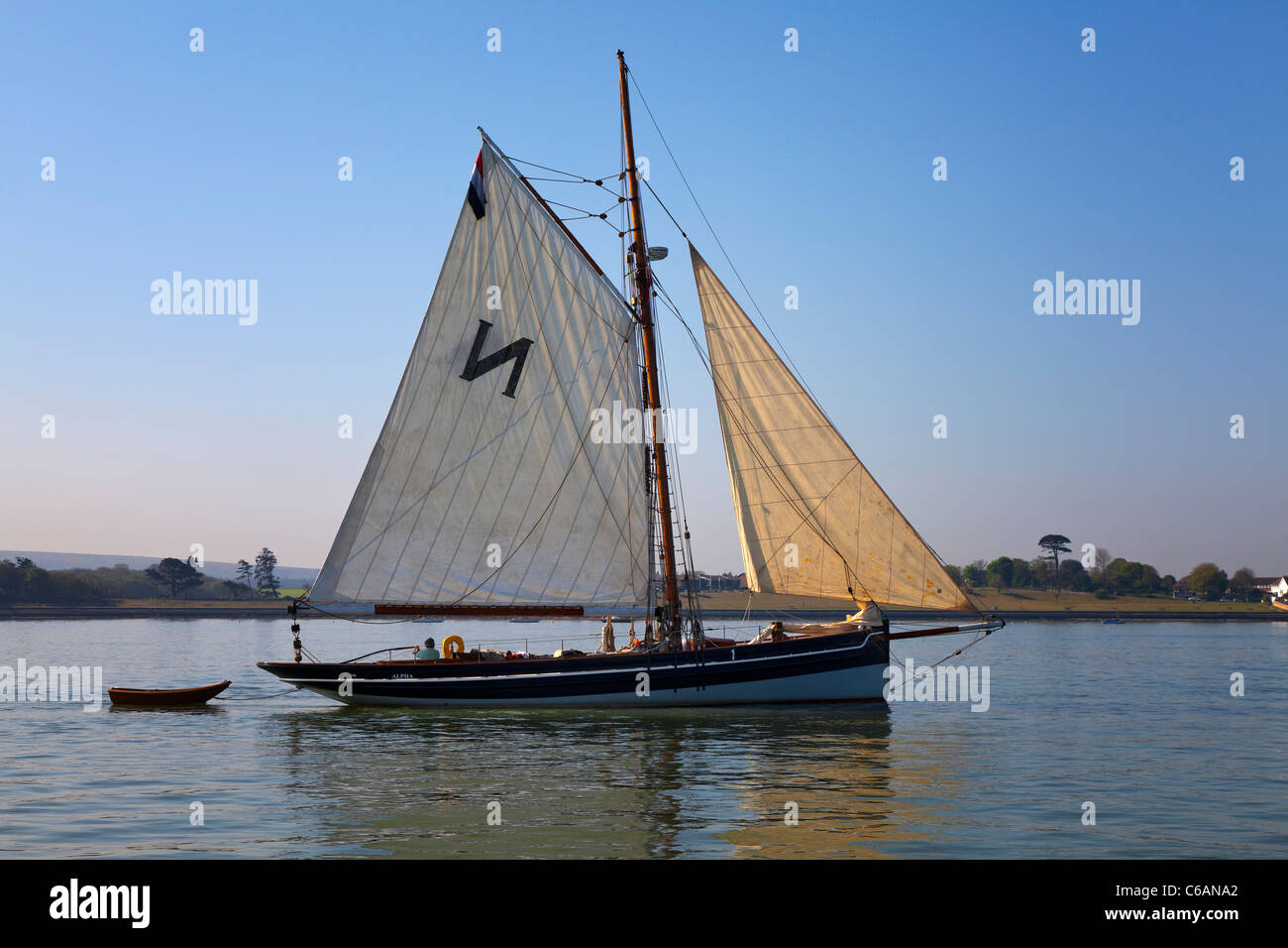 Canale di Bristol Vela Fresa pilota adesivo telato gaff truccate vele becalmed calma ancora tranquilla delicata riflessione rilassato N Foto Stock