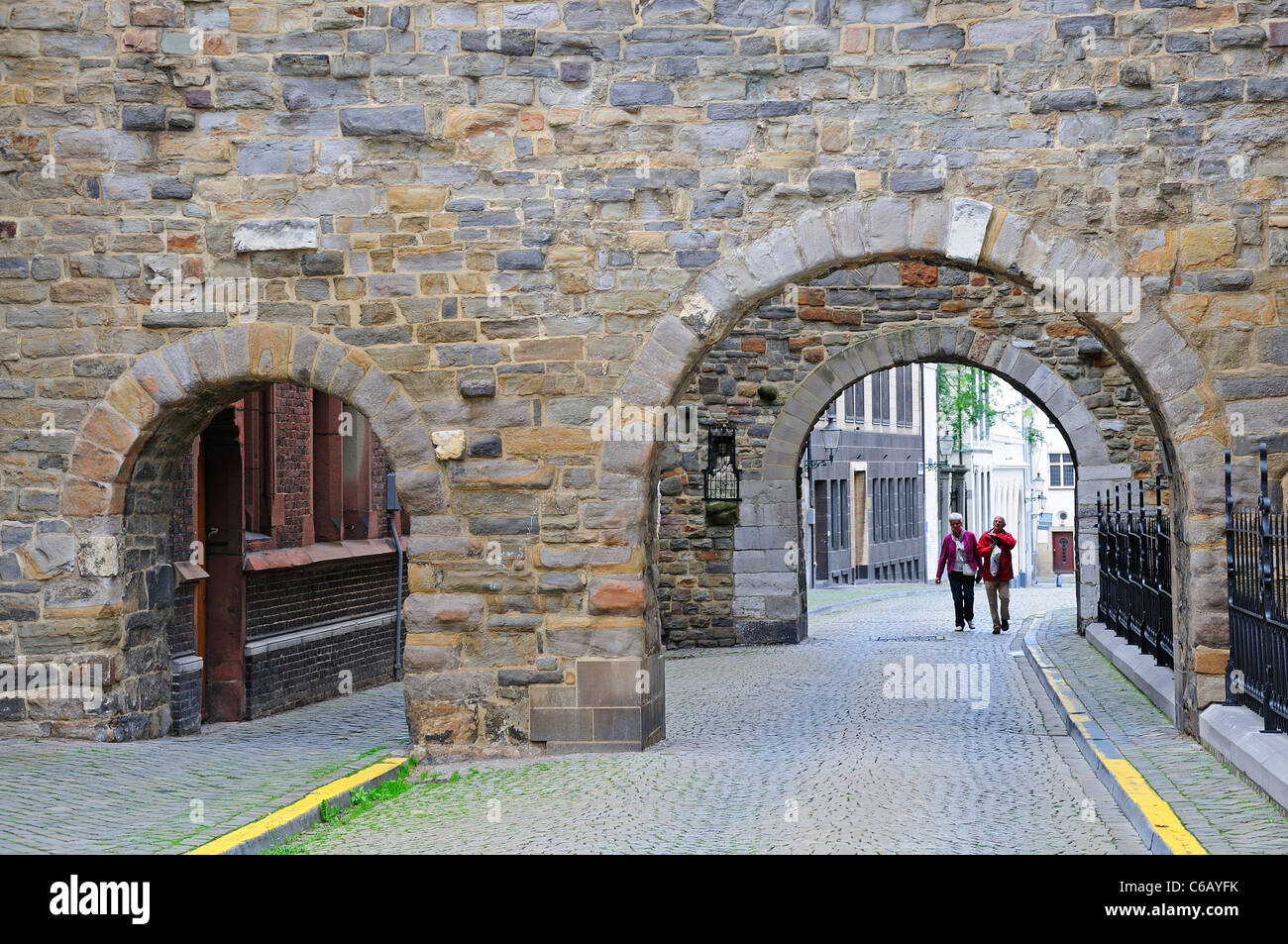 Maastricht, Paesi Bassi. Westwerk Servaasbasiliek st. Archi presso il west end di San Servazio Basilica Foto Stock