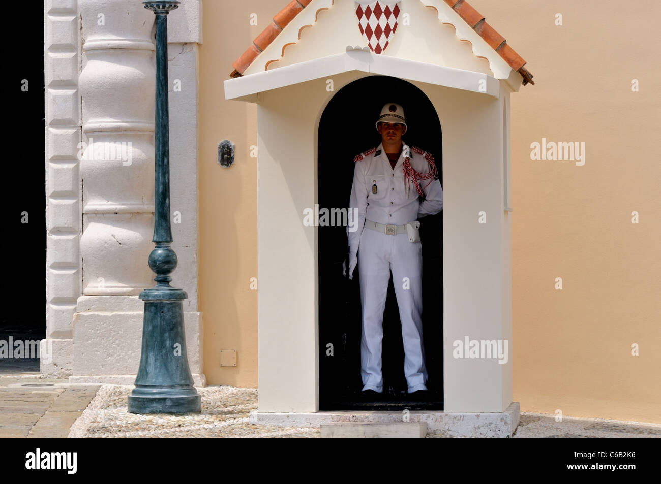 Protezione piedi sul dovere di fronte al Palazzo del Principe nel Principato di Monaco sulla costa mediterranea Foto Stock