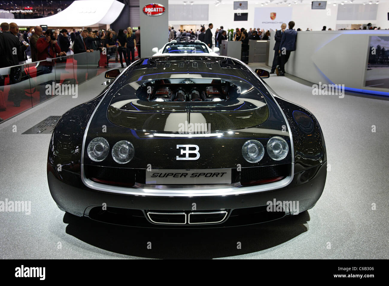 Vista posteriore, Bugatti Veyron 16.4 Super Sport, 1.200 PS, lusso auto sportive, International Motor Show di Ginevra, Svizzera Foto Stock