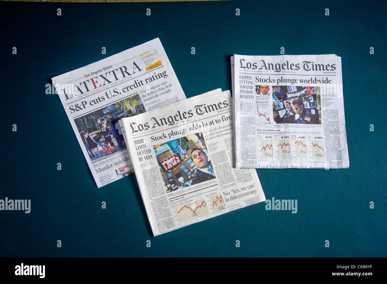 In primo piano dal Los Angeles Times all'inizio di agosto 2011 descrivono un approfondimento della crisi finanziaria mondiale. Foto Stock