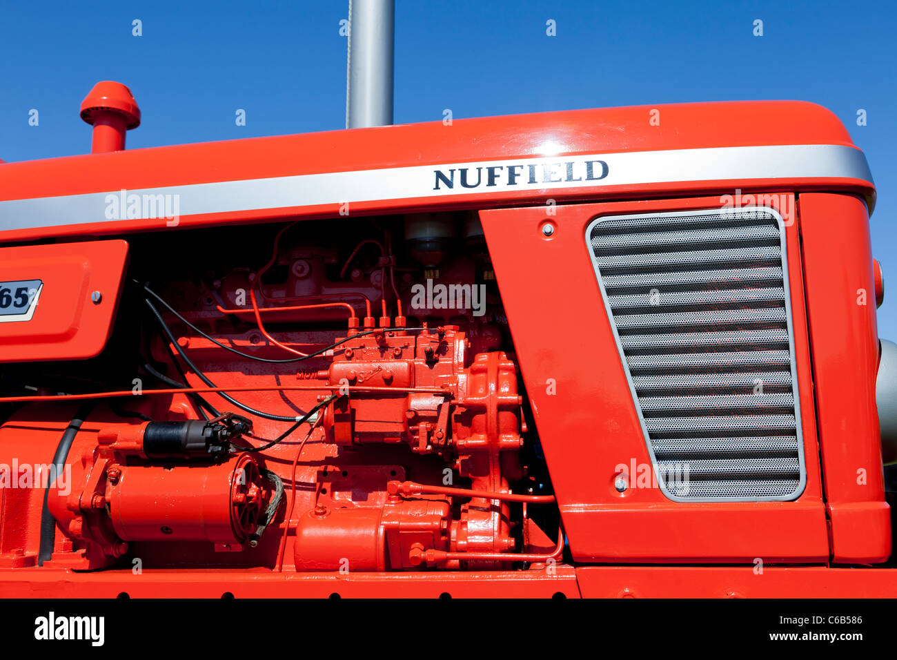 Rosso lucido Nuffield trattore Foto Stock