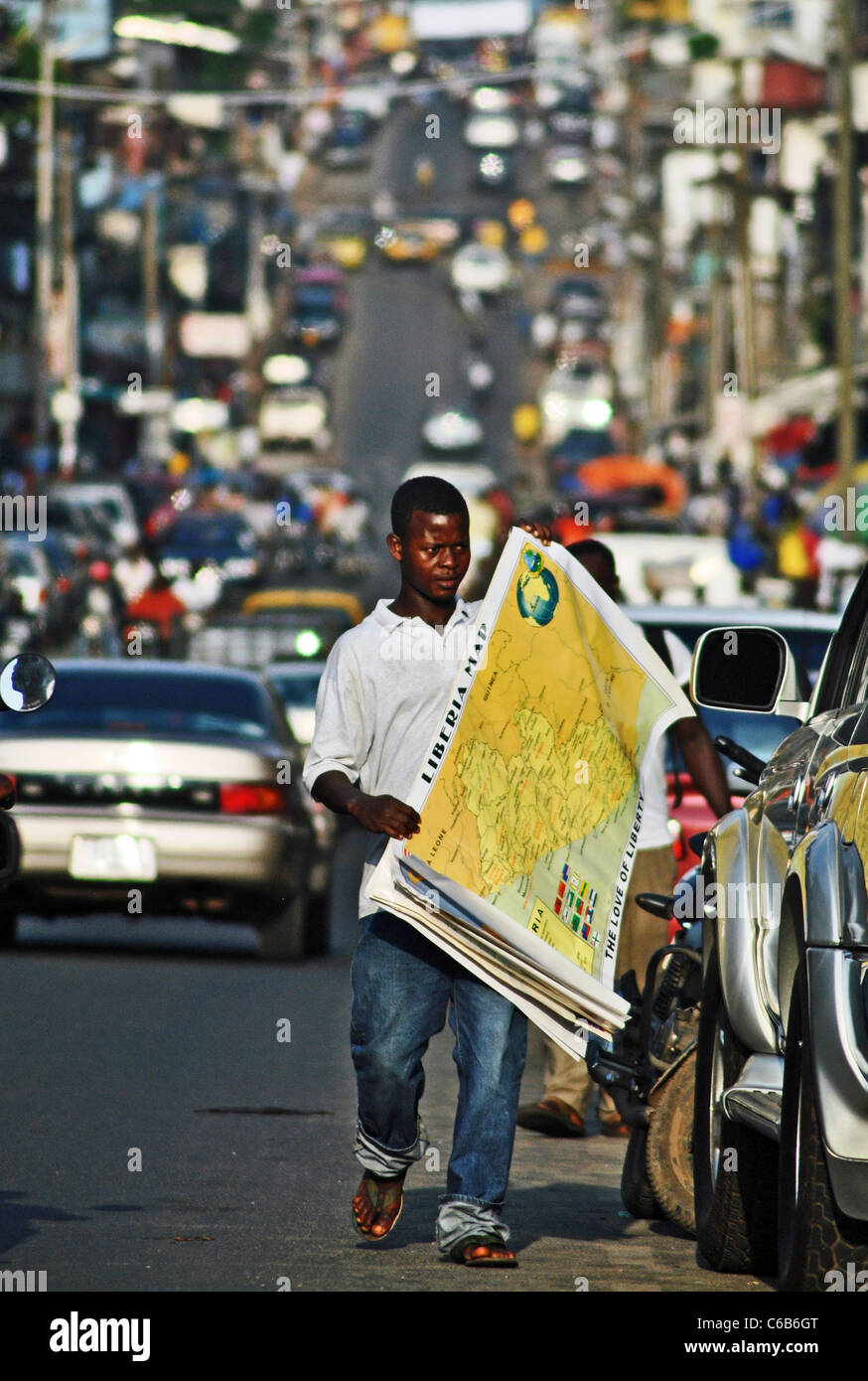 Fornitore di mappe di vendita della Liberia nel centro di Monrovia Foto Stock